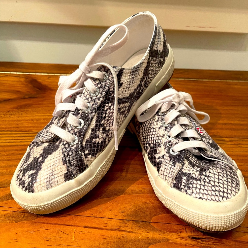 Super cute leisure sneakers! Superga!